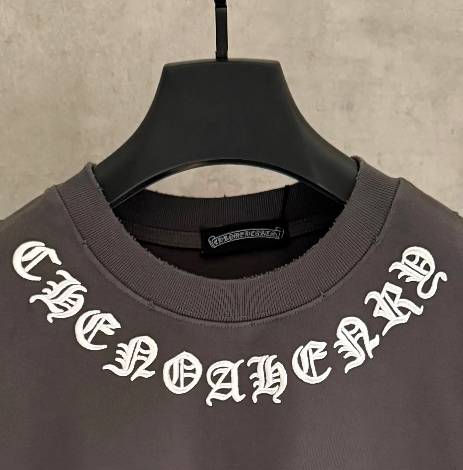 🅿️350 [Strict quality control] CH Crow Heart's new appliqué embroidered long-sleeved sweatshirt T-shirt. Heavy 340g double yarn fabric. Wash the whole garment twice. Frayed and torn on all four sides. Heavy fabric. The neckline is made of icy Salona. Loose fit. Deep, wide and stylish. No deformation or shrinkage. Color: 3 colors, black, white and gray. Size: M-2xl